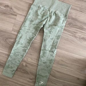 Gymshark camo green height waisted leggings.